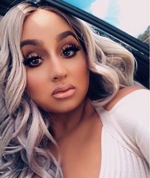 A picture of Jojo Zarur's face looks so toned like a barbie.
